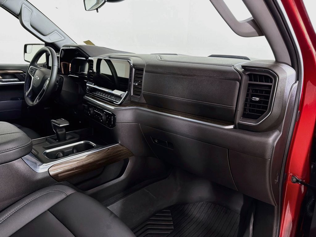 Used 2025 Chevrolet Silverado 1500 LT Trail Boss w/ Convenience Package II AWD/4WD image 26