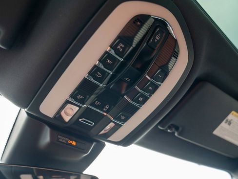 New 2026 Porsche Macan image 23