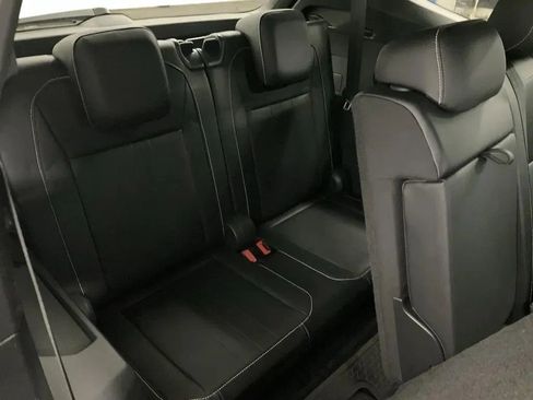 Used 2024 Volkswagen Tiguan SE R-Line image 13