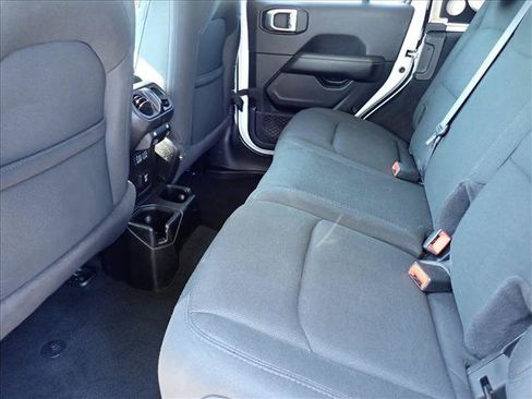 Used 2020 Jeep Wrangler Unlimited Sahara AWD/4WD image 9