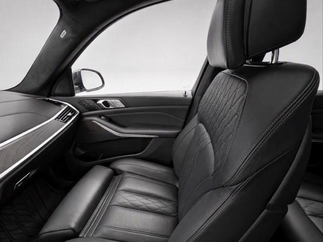 Used 2022 BMW X7 M50i w/ Luxury Seating Package AWD/4WD image 18