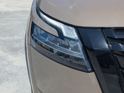 Used 2023 Nissan Pathfinder Platinum w/ Lighting Package (N93) AWD/4WD image 10