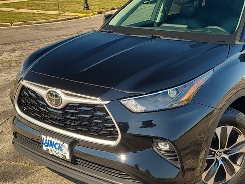 Used 2022 Toyota Highlander XLE AWD/4WD image 8