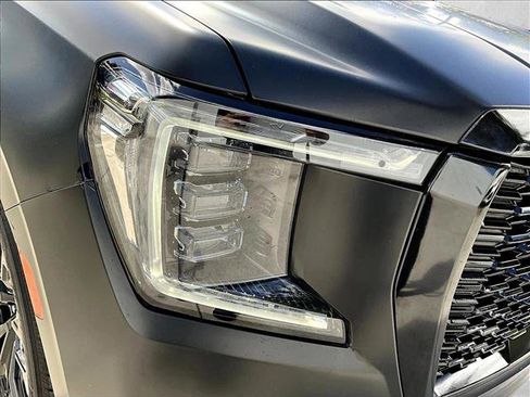 Used 2021 GMC Yukon Denali w/ Denali Premium Package image 30