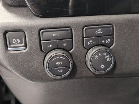 Used 2024 Chevrolet Silverado 1500 LT AWD/4WD image 10