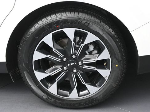 Used 2024 Kia Carnival EX FWD image 37
