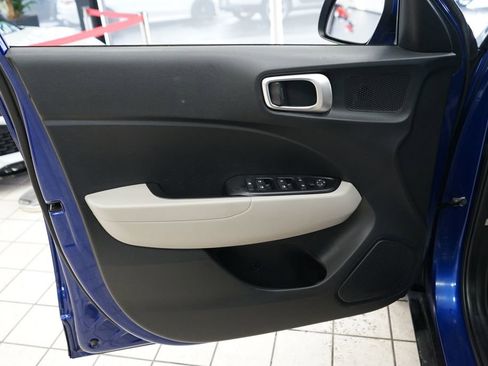 Used 2020 Hyundai Venue SEL image 20