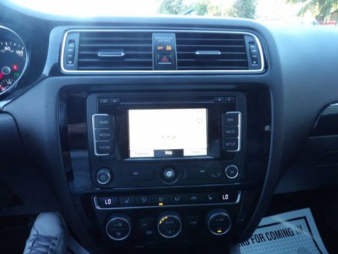 Used 2015 Volkswagen Jetta SEL FWD image 9