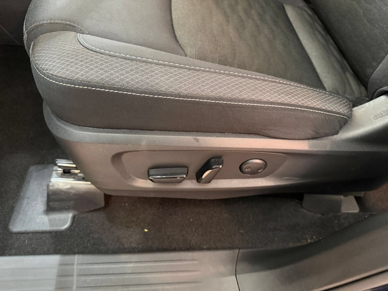 Used 2025 Nissan Pathfinder SV FWD image 21