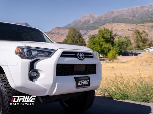 Used 2022 Toyota 4Runner SR5 image 3
