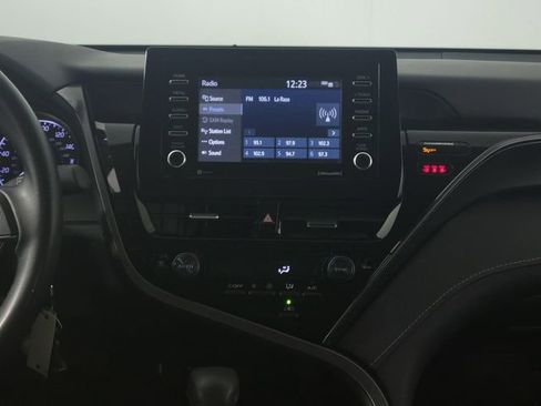 Used 2023 Toyota Camry SE image 19