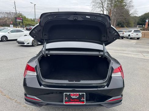 Used 2021 Hyundai Elantra SE w/ Cargo Package image 26