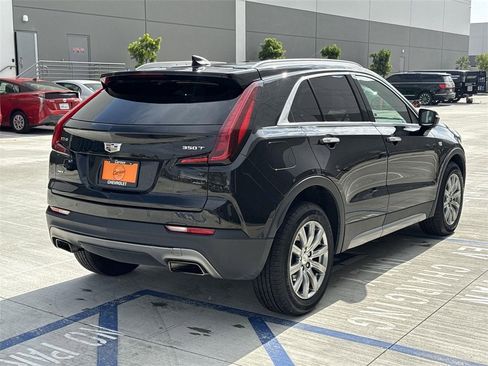 Used 2023 Cadillac XT4 Premium Luxury image 3