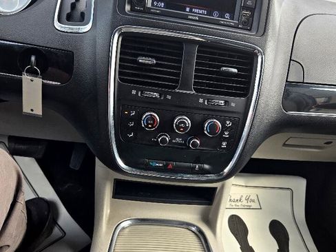 Used 2019 Dodge Grand Caravan SXT image 22