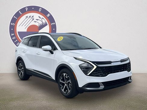 Used 2025 Kia Sportage EX w/ Premium Package image 2