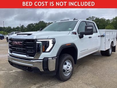 New 2025 GMC Sierra 3500 Pro w/ Convenience Package