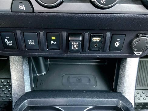 Used 2019 Toyota Tacoma TRD Off-Road w/ Technology Package RWD image 34