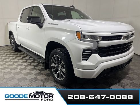 Used 2022 Chevrolet Silverado 1500 RST w/ Convenience Package II AWD/4WD image 2