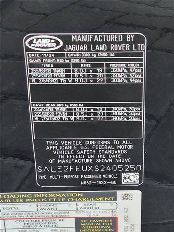 Used 2025 Land Rover Defender 130 X-Dynamic SE AWD/4WD image 27