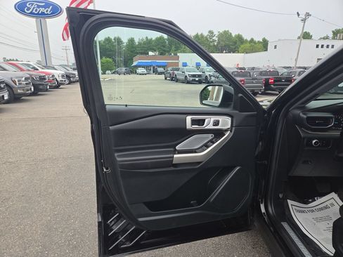 Used 2023 Ford Explorer Limited w/ Limited Technology Package AWD/4WD image 5