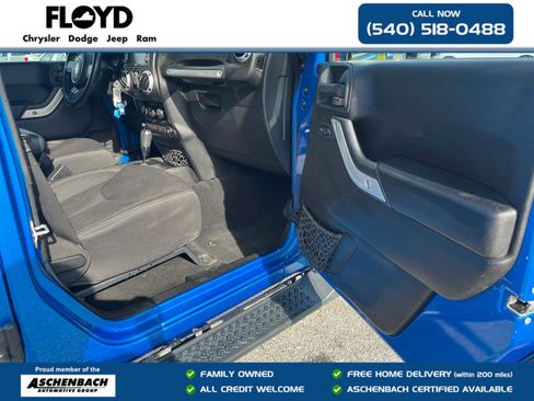 Used 2015 Jeep Wrangler Unlimited Sahara w/ Connectivity Group AWD/4WD image 31