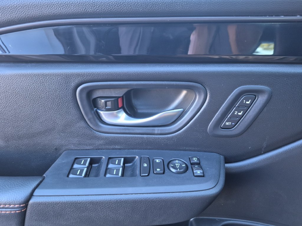 Used 2025 Honda Pilot TrailSport image 7