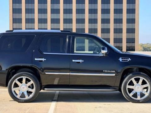 Used 2012 Cadillac Escalade Luxury image 6