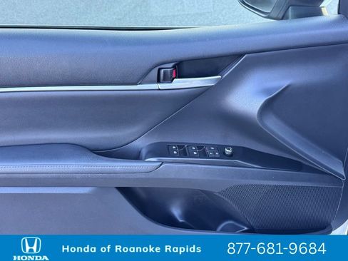 Used 2019 Toyota Camry XLE image 13