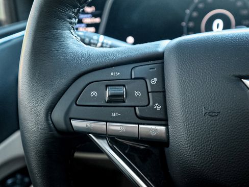 Used 2024 Cadillac Escalade Premium Luxury image 19