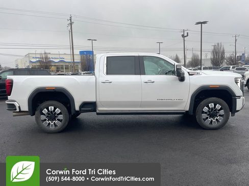 Used 2025 GMC Sierra 3500 Denali image 9