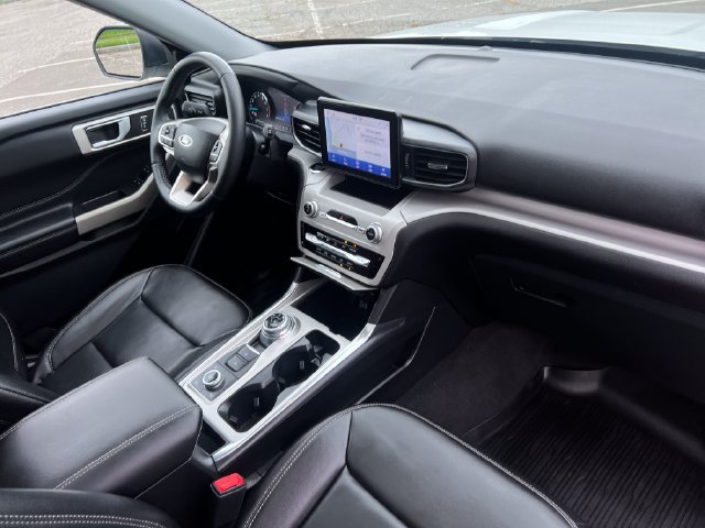 Used 2023 Ford Explorer XLT w/ Equipment Group 202A AWD/4WD image 38
