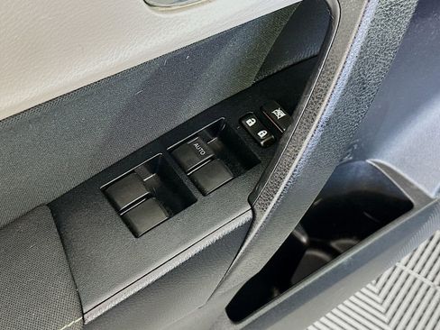 Used 2016 Toyota Corolla LE FWD image 17