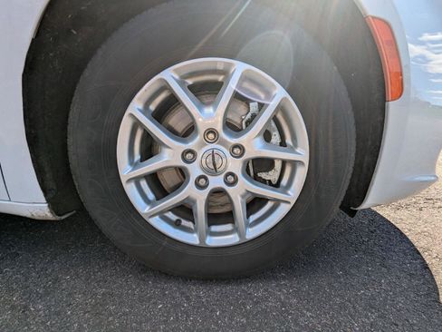 Used 2022 Chrysler Pacifica Touring-L FWD image 9