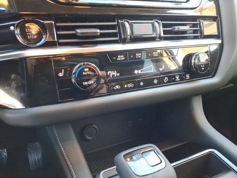 New 2025 Nissan Pathfinder SV image 12