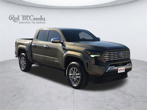 Used 2025 Toyota Tacoma Limited AWD/4WD image 9