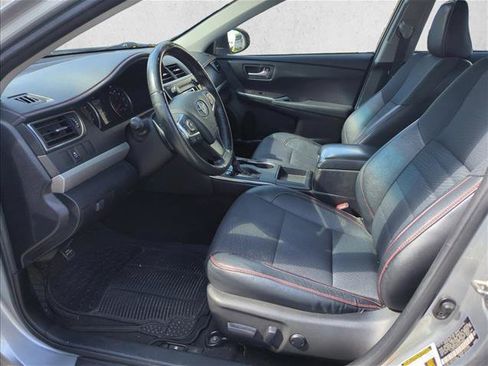 Used 2016 Toyota Camry SE image 9
