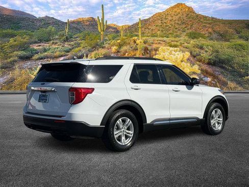 Used 2022 Ford Explorer XLT image 4