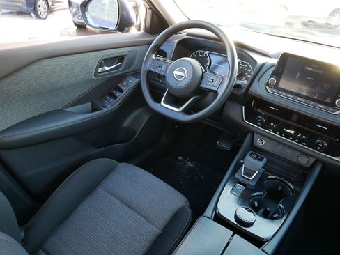 Certified 2022 Nissan Rogue SV image 9