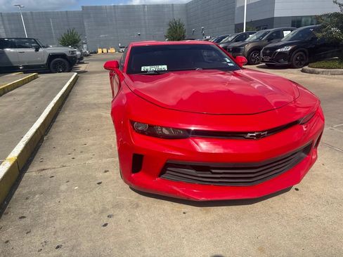 Used 2018 Chevrolet Camaro LT RWD image 5