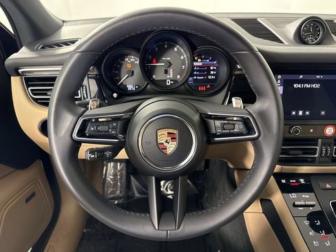 Certified 2024 Porsche Macan AWD/4WD image 36