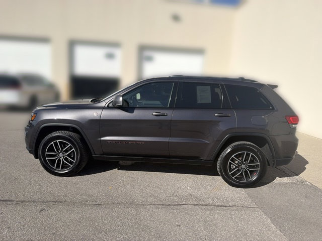 Used 2017 Jeep Grand Cherokee Trailhawk w/ Trailhawk Luxury Group AWD/4WD image 12