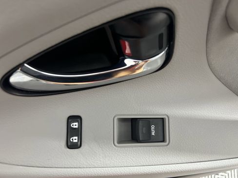 Used 2010 Toyota Camry LE FWD image 31