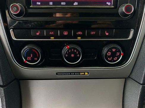 Used 2019 Volkswagen Passat Wolfsburg Edition image 15