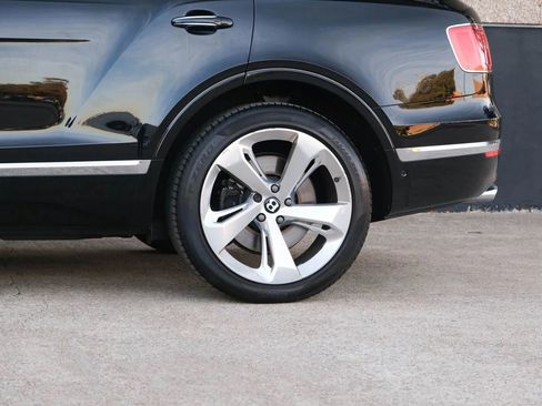 Used 2018 Bentley Bentayga image 10
