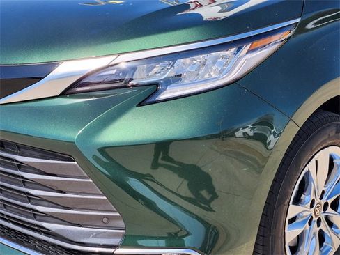 New 2026 Toyota Sienna Limited image 6