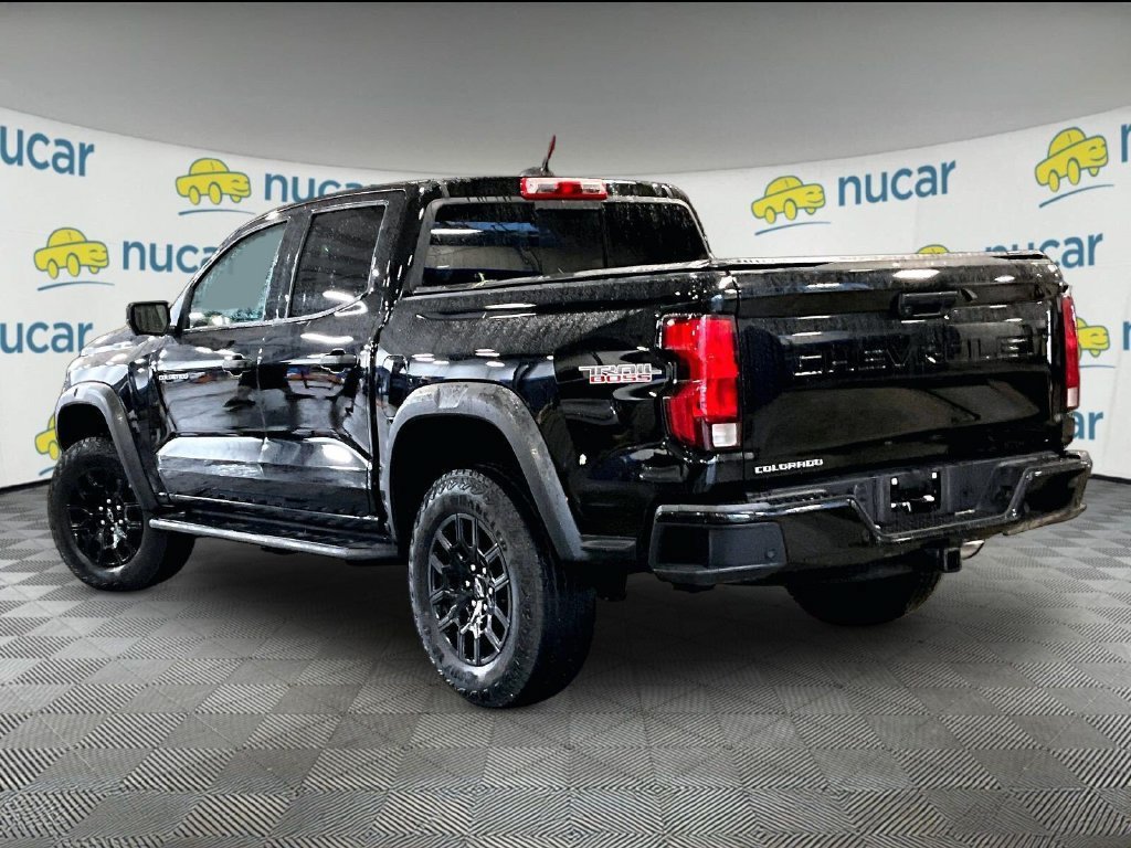 Used 2024 Chevrolet Colorado Trail Boss w/ Technology Package AWD/4WD image 4