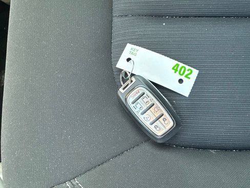 Used 2023 Chrysler Voyager LX FWD image 14