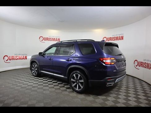 Used 2023 Honda Pilot Touring image 6