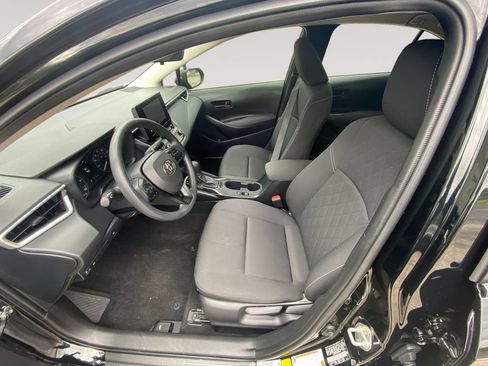 Used 2025 Toyota Corolla LE FWD image 9