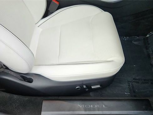 Used 2022 Tesla Model S Plaid image 21